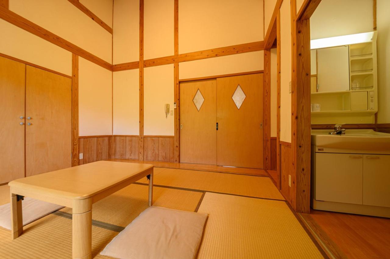 Bed and Breakfast Yufuin Flora House Exterior foto