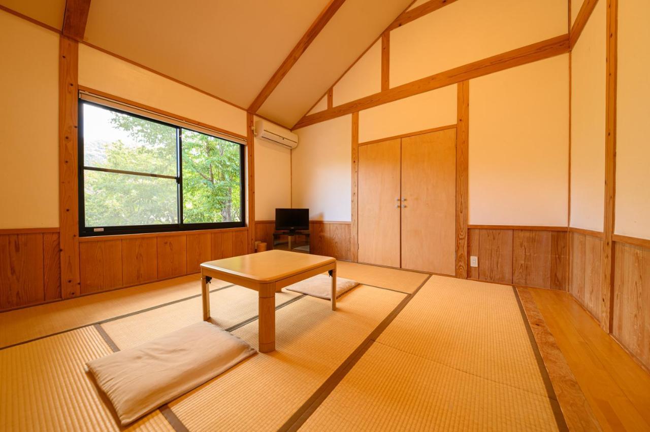 Bed and Breakfast Yufuin Flora House Exterior foto