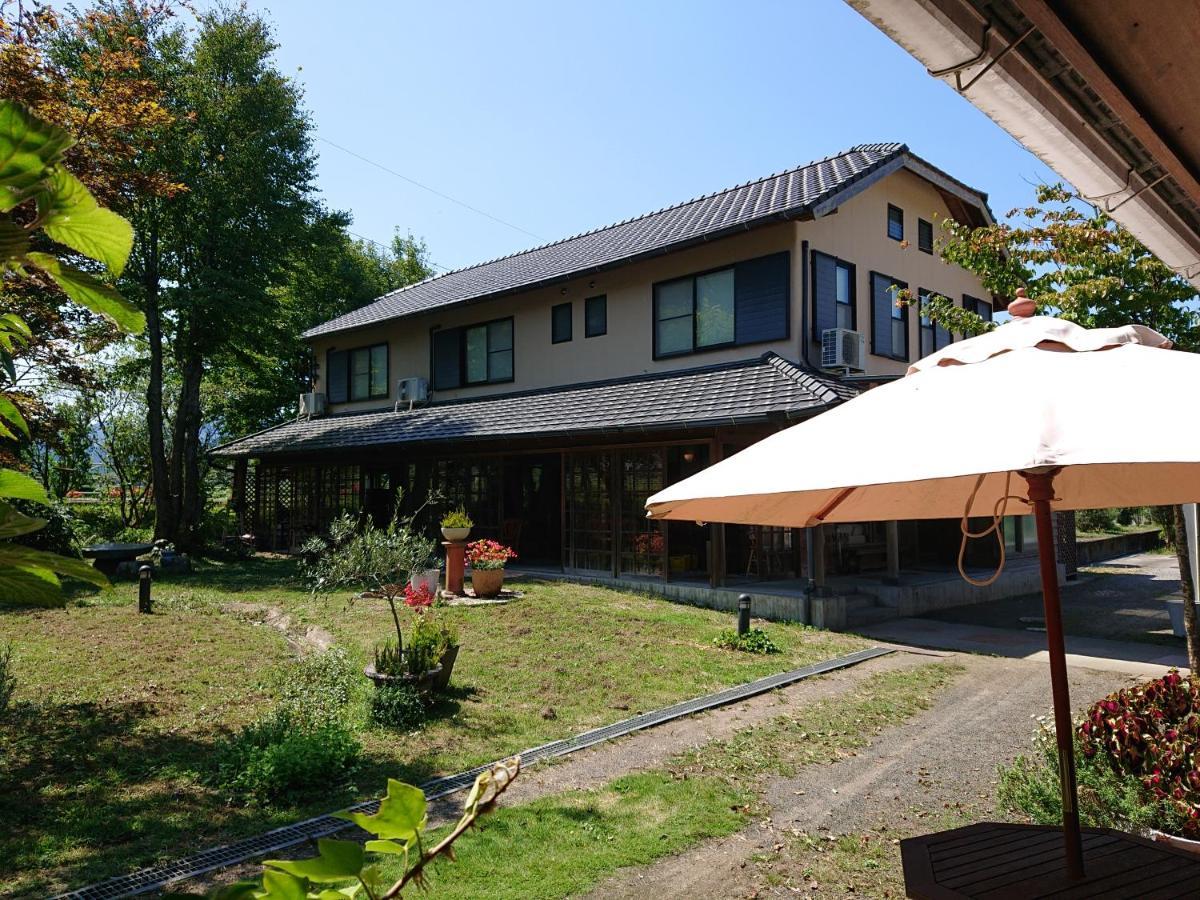 Bed and Breakfast Yufuin Flora House Exterior foto